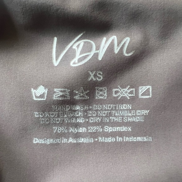 NWOT! VDM (Australia) metallic one piece underwired swimsuit. Size XS - Picture 10 of 10